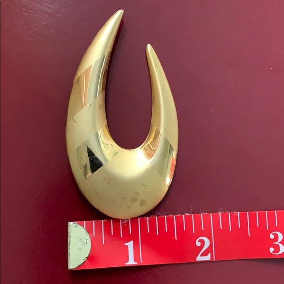 Vintage golden tone clasped with lever brooch - Picture 6 of 10